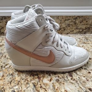 Nike Wmns Ski Hi Dunk Wedge Sneakers
